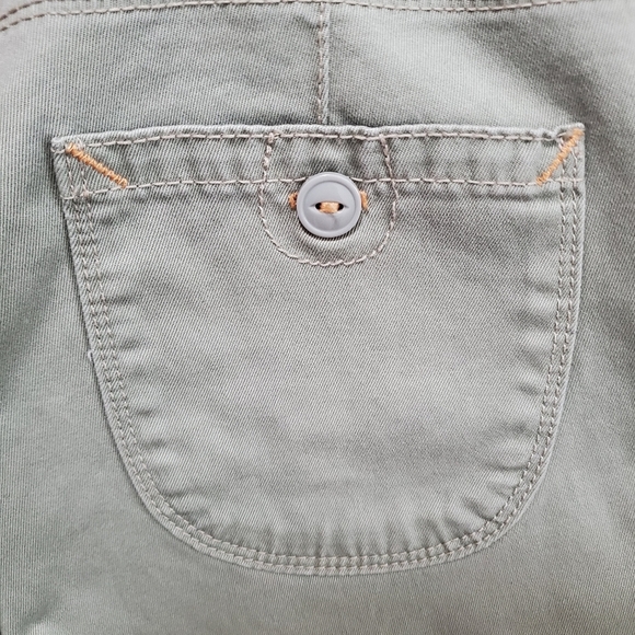 Y2K Levi’s Bermuda Length Shorts Twill Size 10 Mid Rise Jorts Soft Grunge - Picture 9 of 13